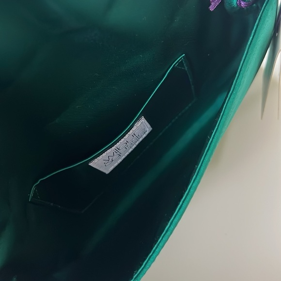 Clutch • Wilbur & Gussie from London • Green Satin w/ beautiful brooch • - Picture 6 of 9